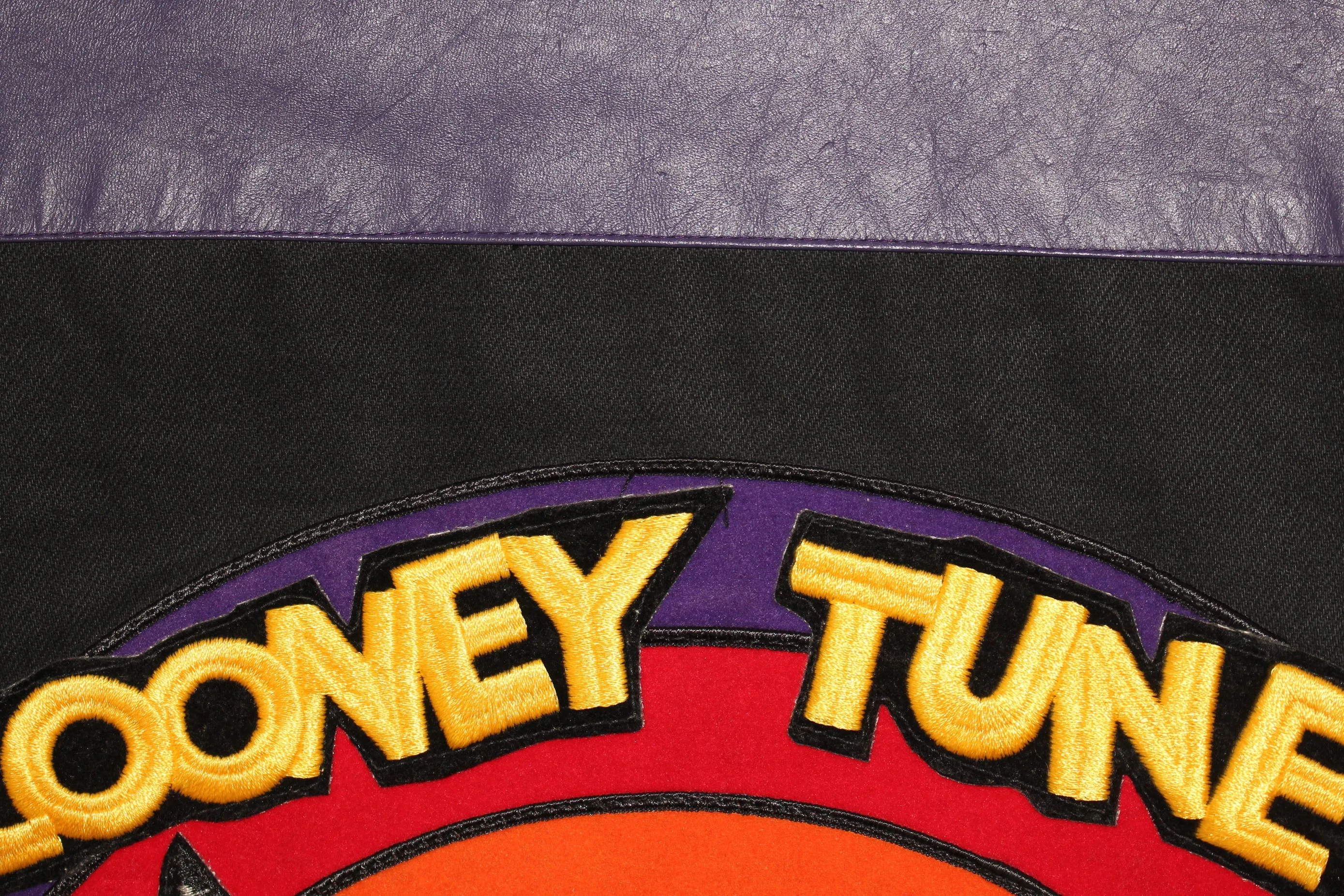 Here’s an optimized title for your e-commerce product:

Looney Tunes Vintage Leather Jacket by Jeff Hamilton - Size Large

This title includes key details that will attract potential buyers while being clear and descriptive.