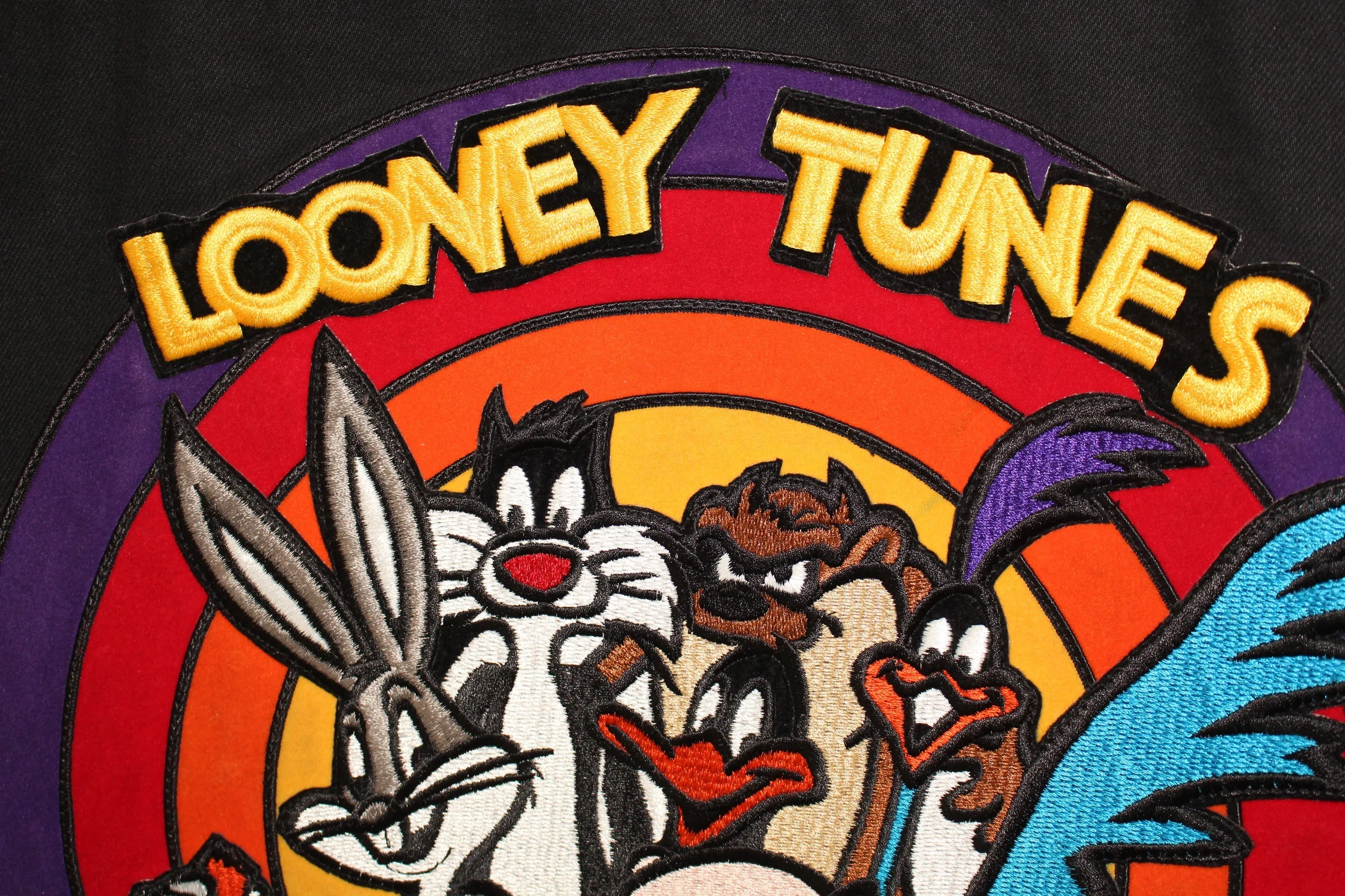 Here’s an optimized title for your e-commerce product:

Looney Tunes Vintage Leather Jacket by Jeff Hamilton - Size Large

This title includes key details that will attract potential buyers while being clear and descriptive.